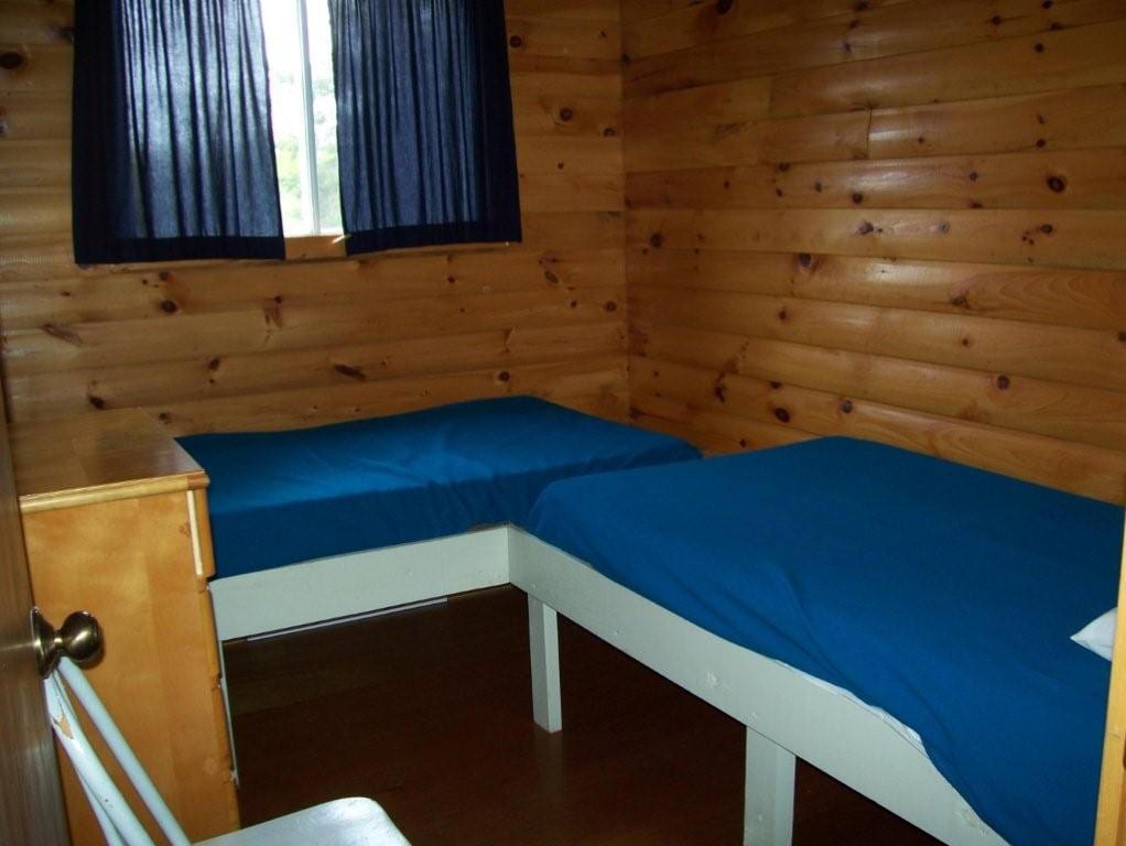 Cabin 9 bedroom with two twin beds